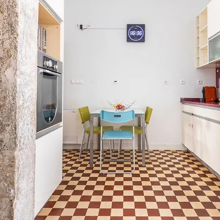 Apartment Plum Guide - The Great Pombalino *
