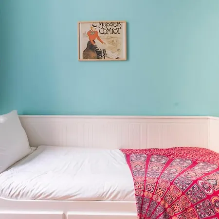 Plum Guide - The Great Pombalino Apartment Lisbon