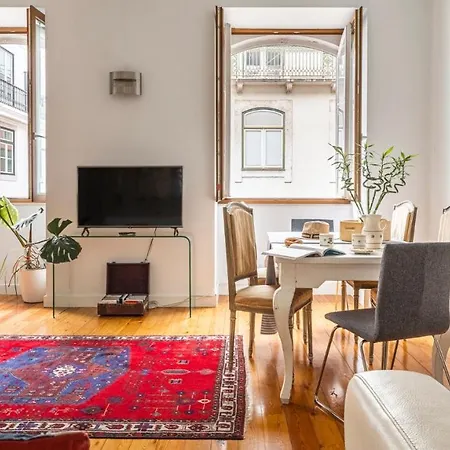 Plum Guide - The Great Pombalino Apartment